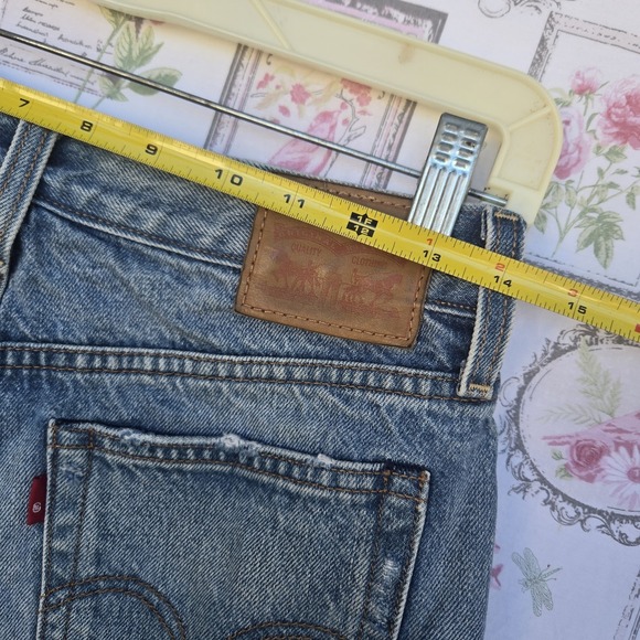 Levi's 501 Women's Blue Denim Distressed Raw Hem Button Fly Cutoff Shorts Sz 27 - Picture 7 of 8